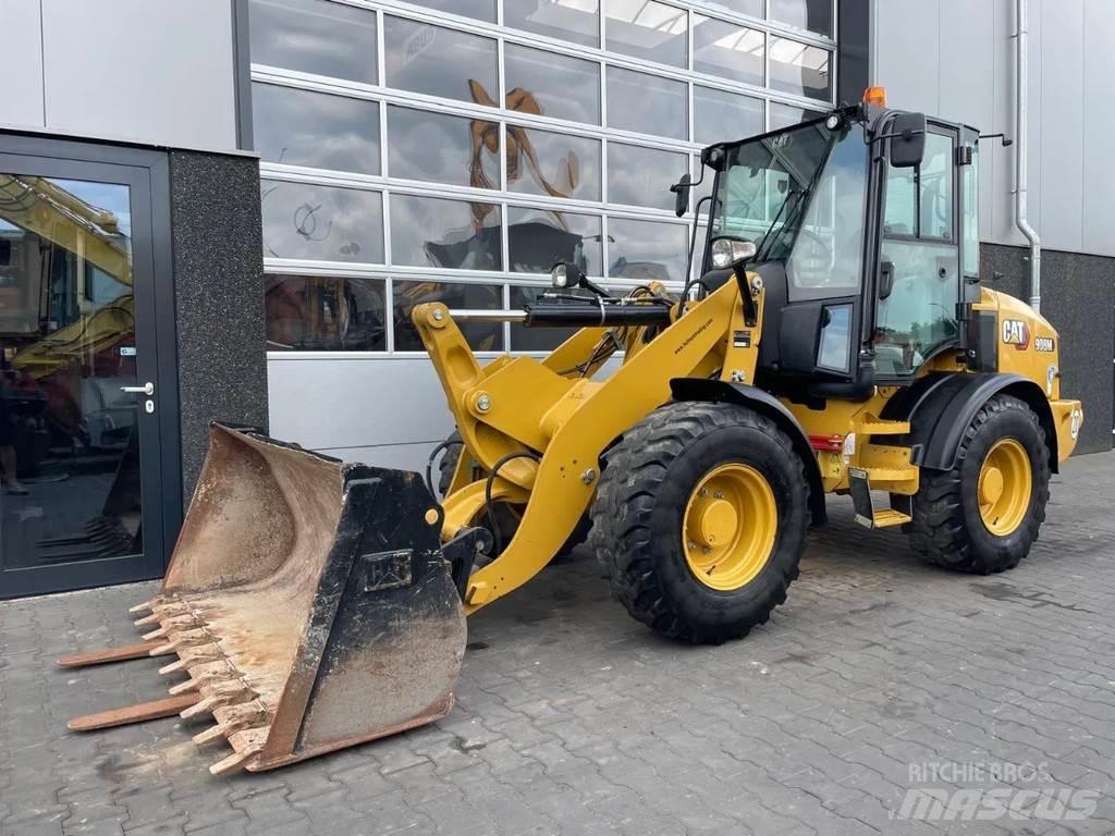 CAT 908M | EPA Фронтальні навантажувачі