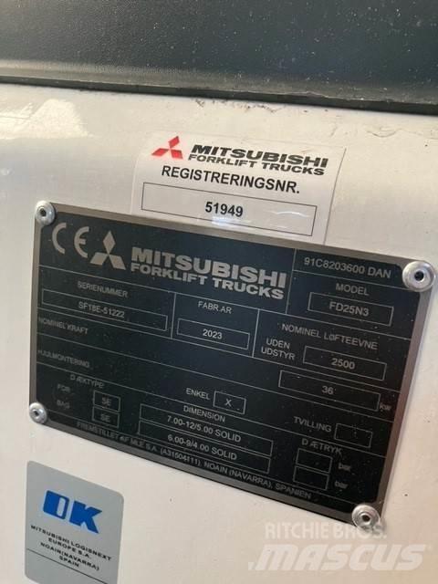 Mitsubishi FD25N3 Дизельні навантажувачі