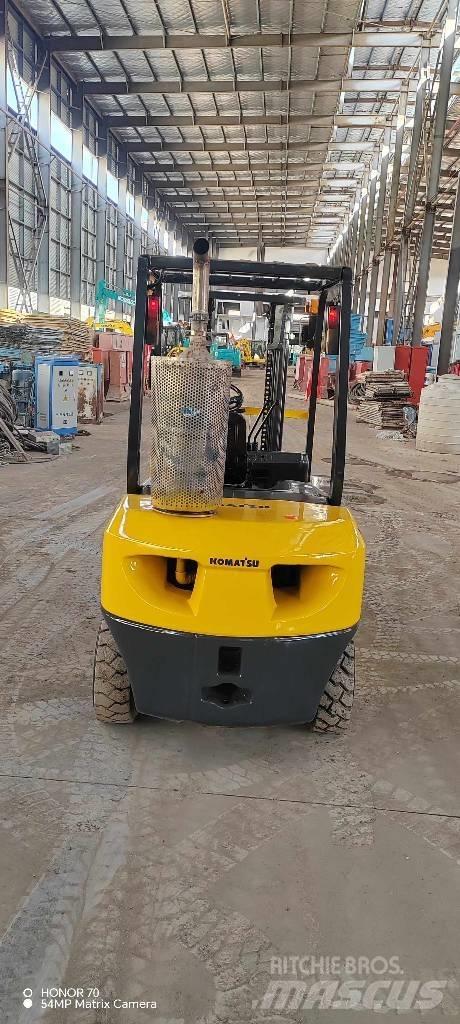 Komatsu FD 30 T-14 Дизельні навантажувачі