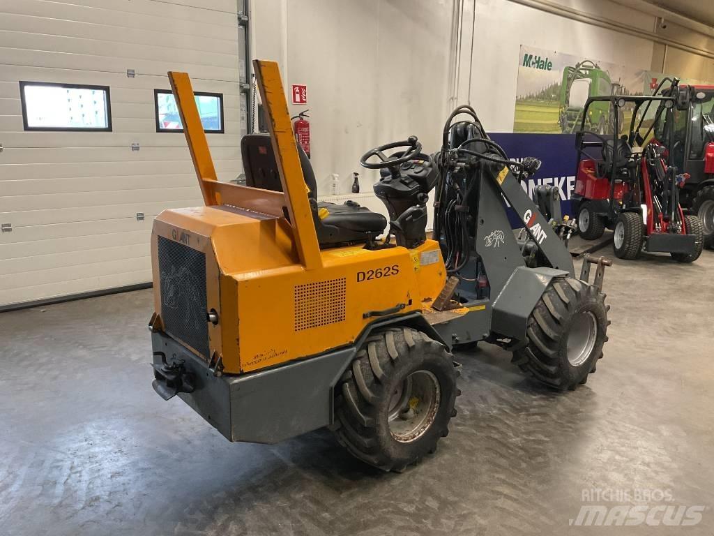 GiANT 262 S Багатофункціональне обладнання для вантажних і землекопальних робіт