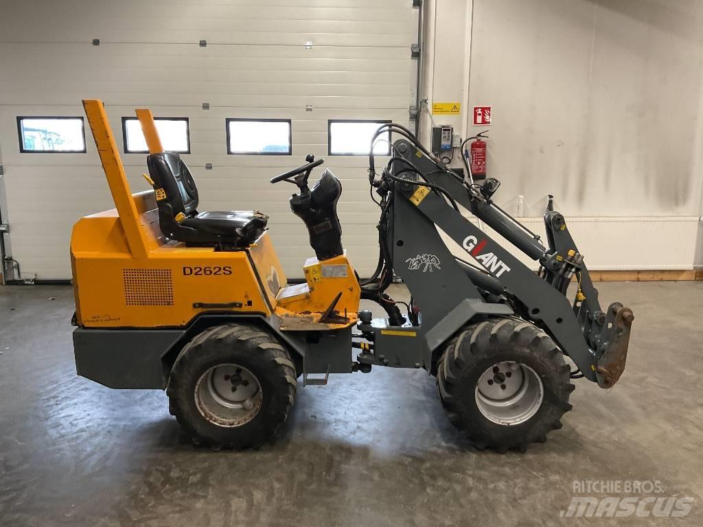 GiANT 262 S Багатофункціональне обладнання для вантажних і землекопальних робіт