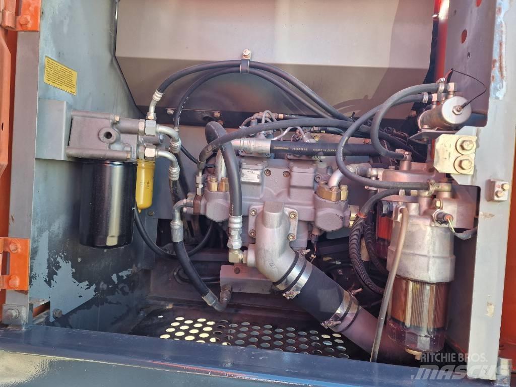 Hitachi ZX 210-3 Гусеничні екскаватори
