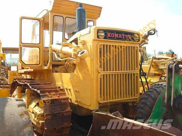 Komatsu d155a-1 Гусеничні бульдозери