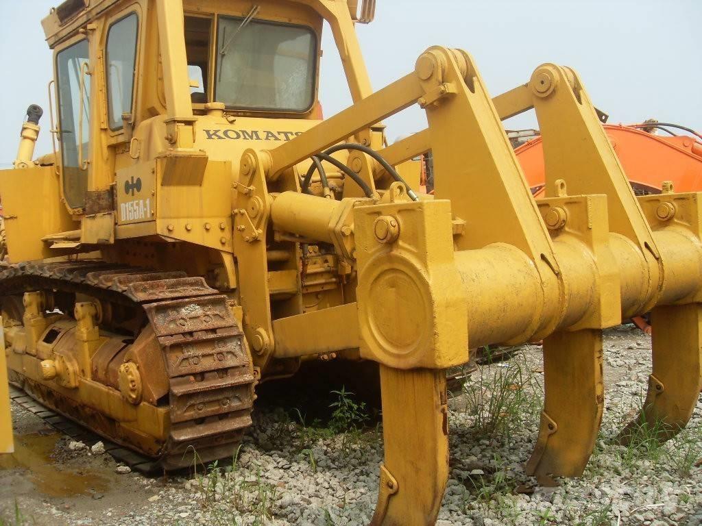 Komatsu d155a-1 Гусеничні бульдозери