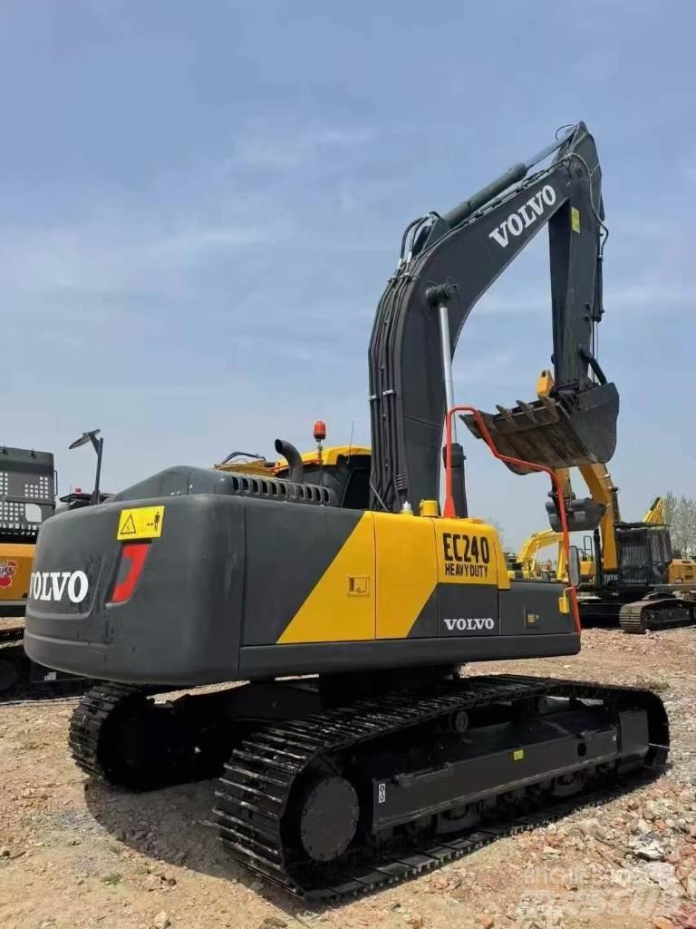 Volvo EC 240 Гусеничні екскаватори