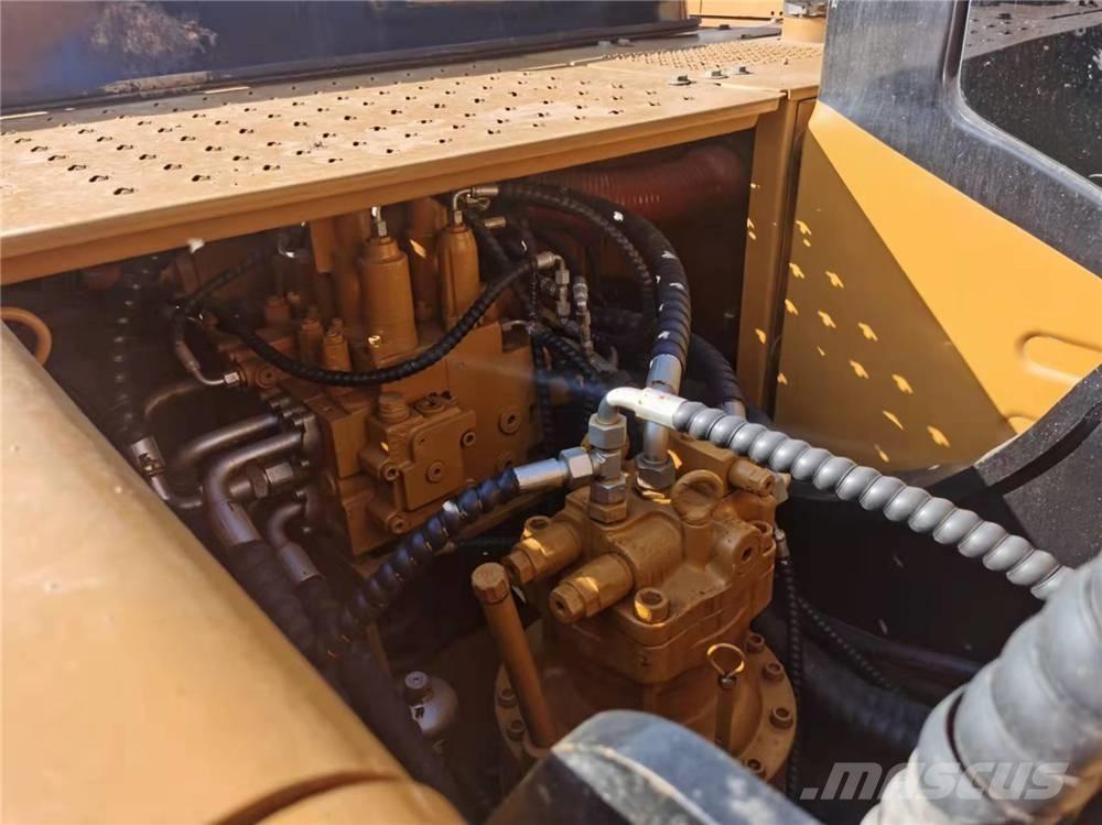 Sany SY 215 C Гусеничні екскаватори