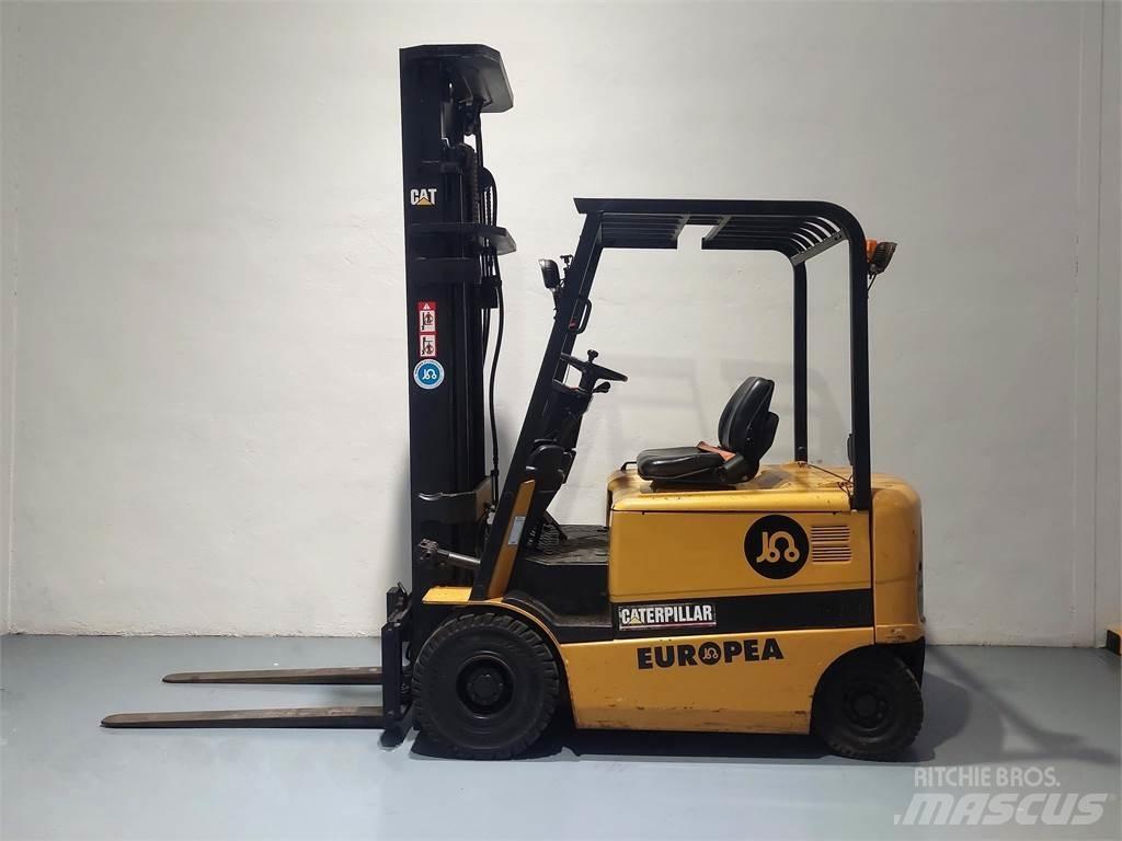 CAT EP25K PAC Електронавантажувачі