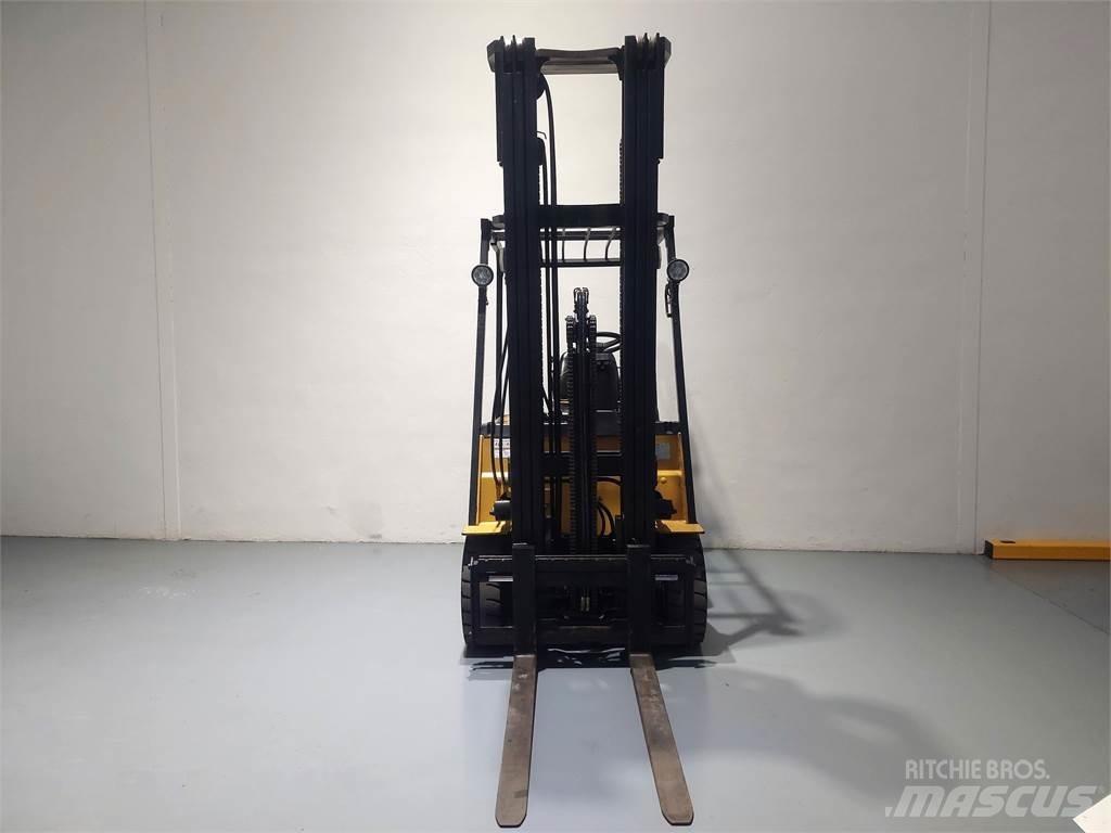CAT EP25K PAC Електронавантажувачі