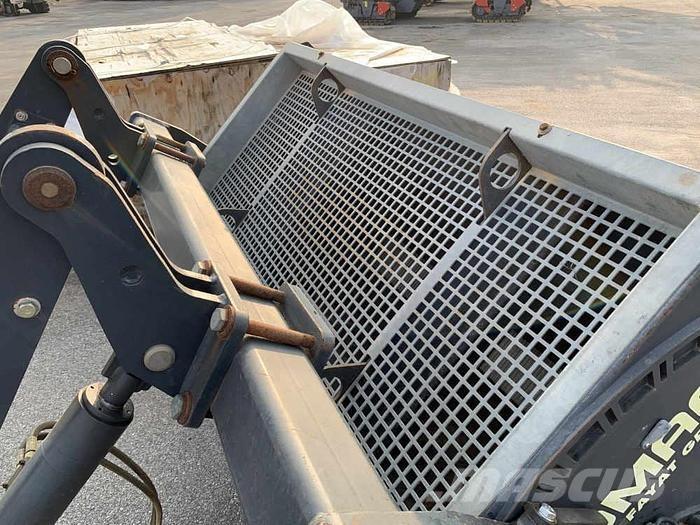 Bomag BS 180 Розсіювачі солі та піску