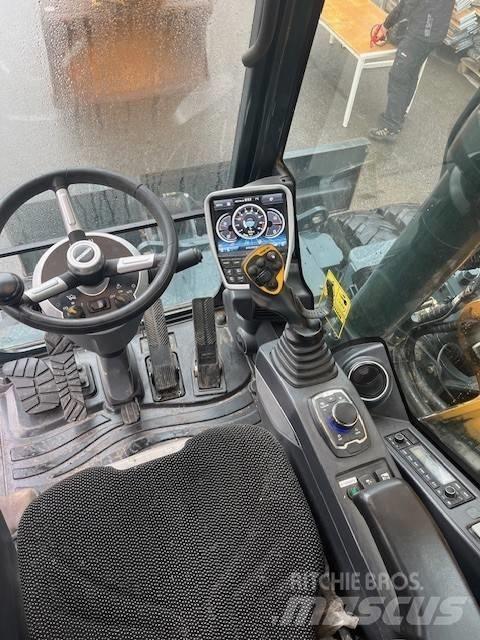 Hyundai HW160 Колісні екскаватори