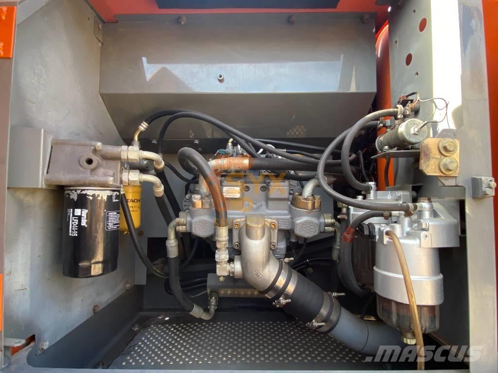 Hitachi ZX 240 Гусеничні екскаватори
