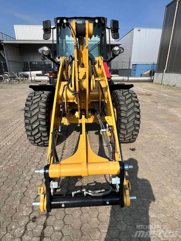 CAT 908 Фронтальні навантажувачі