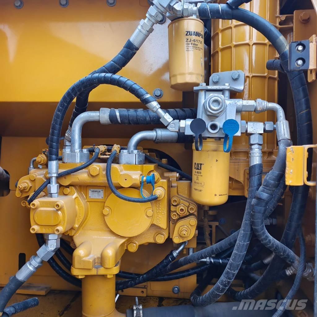 CAT 320 D L Гусеничні екскаватори