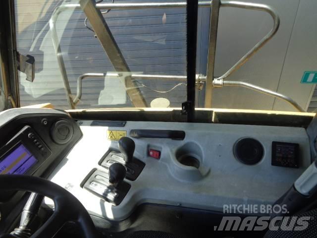 CAT 740 B Зчленовані самоскиди