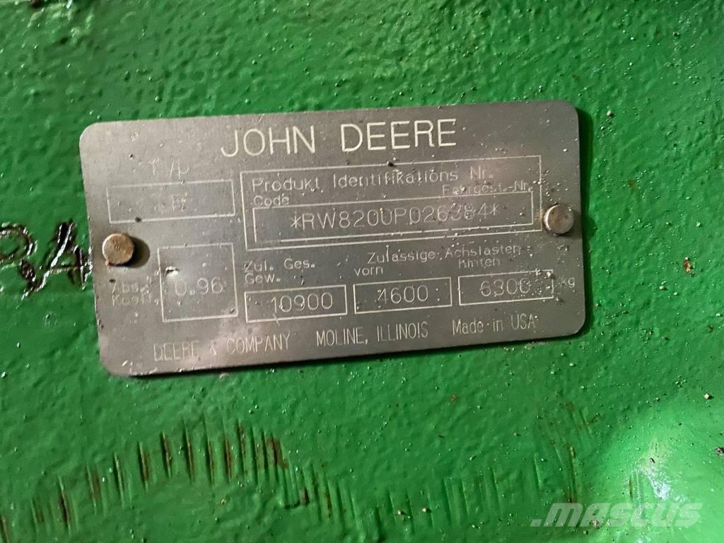 John Deere 8200 Трактори