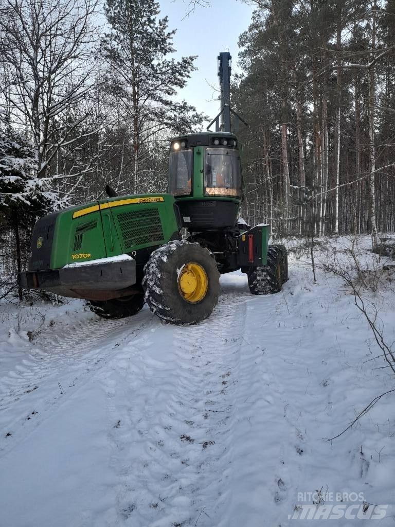 John Deere 1070 E Харвестери