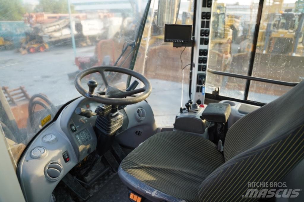Volvo L220 F Фронтальні навантажувачі