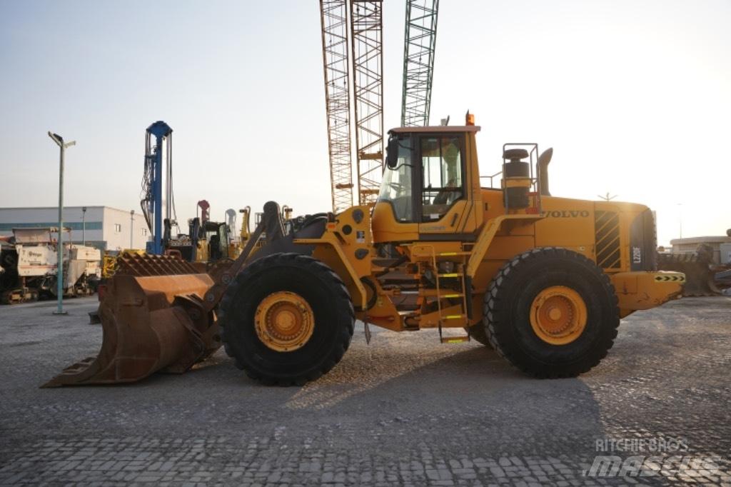Volvo L220 F Фронтальні навантажувачі