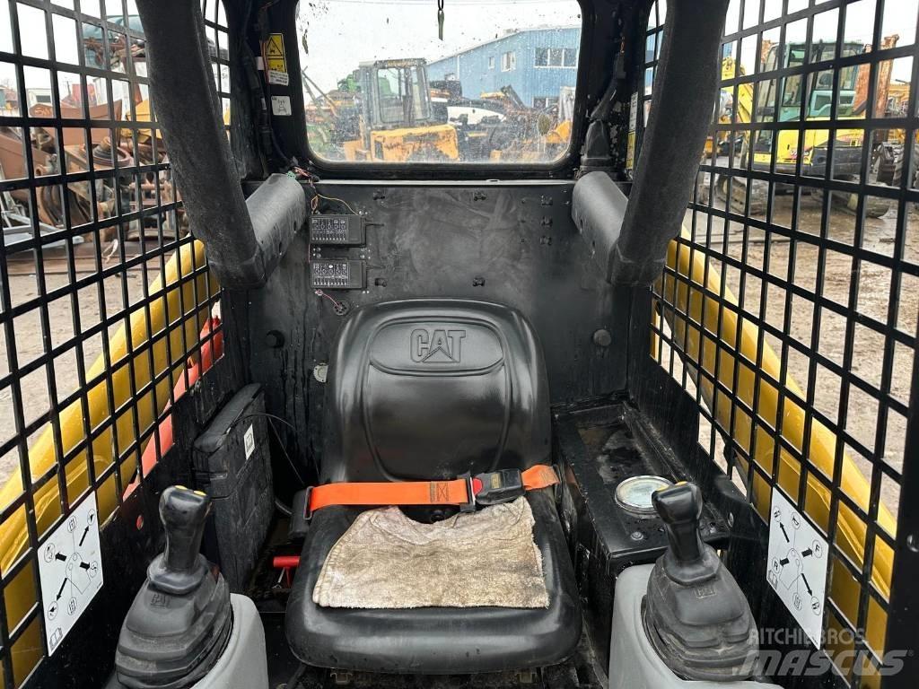 CAT 216 B 3 Міні-навантажувачі