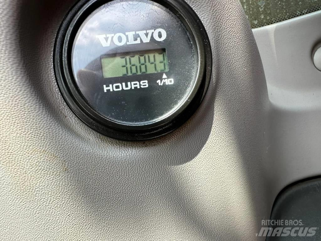 Volvo BM ECR235EL Гусеничні екскаватори