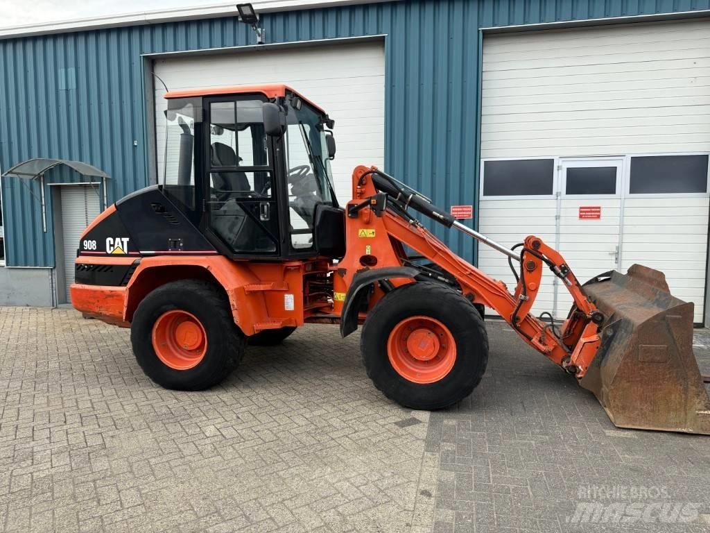 CAT 908 Фронтальні навантажувачі
