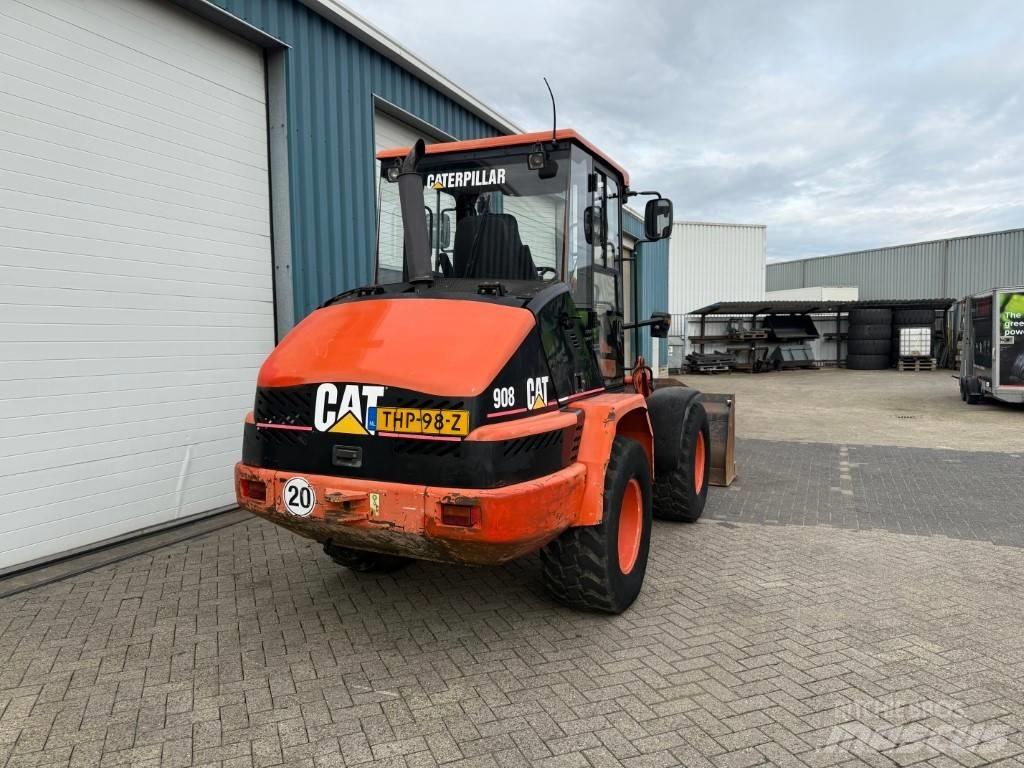CAT 908 Фронтальні навантажувачі