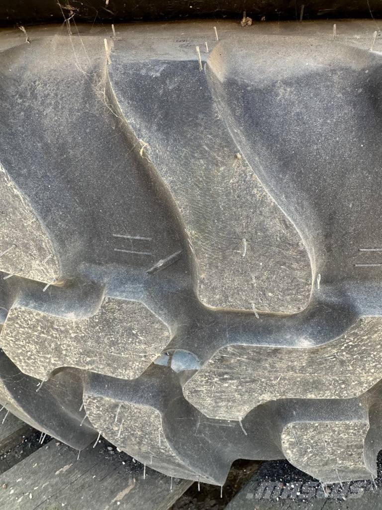 Dunlop 405/70R20 Шини
