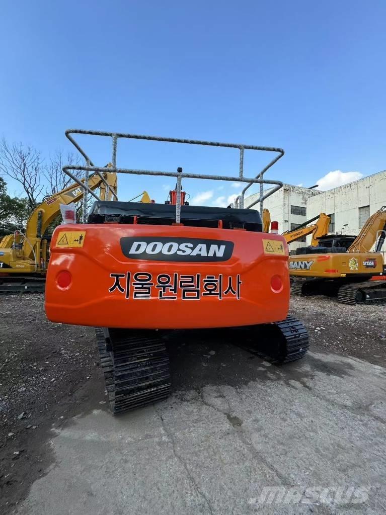 Doosan DX300 Гусеничні екскаватори