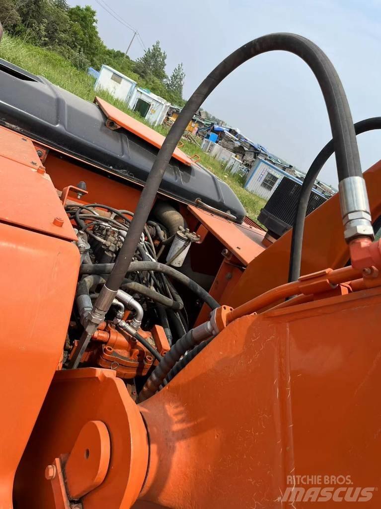 Doosan DH 225 Гусеничні екскаватори