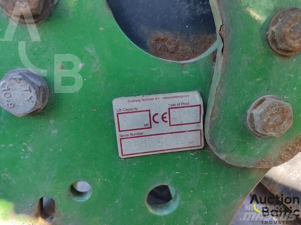 John Deere 2026R Трактори