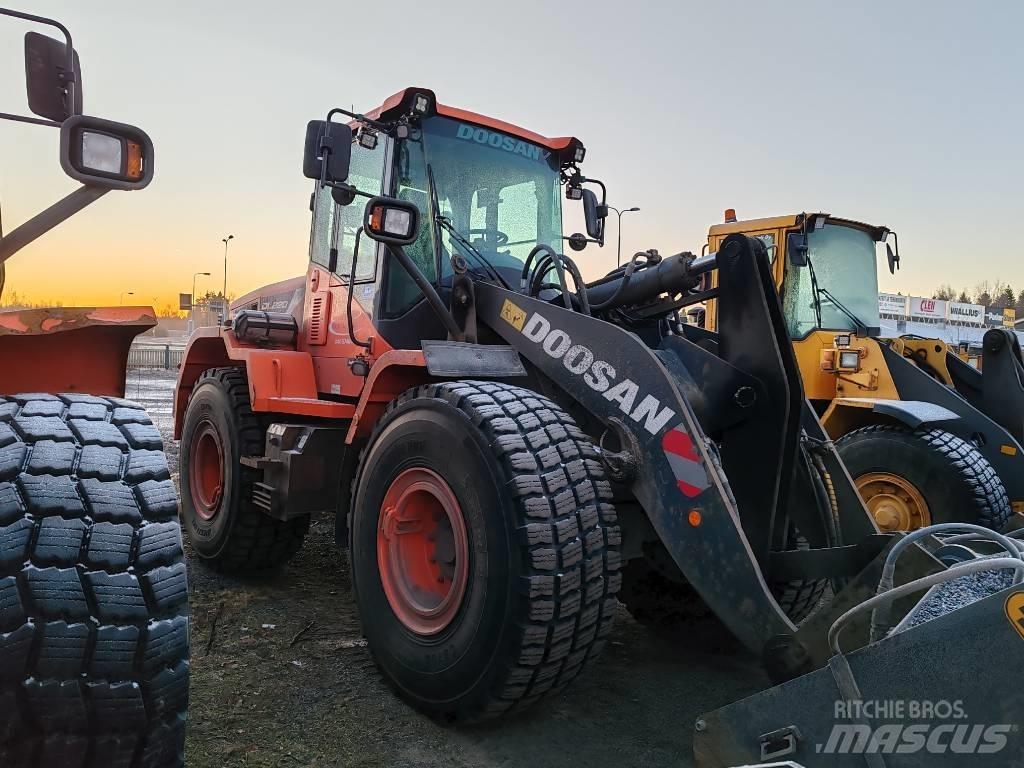 Doosan DL 220 Фронтальні навантажувачі
