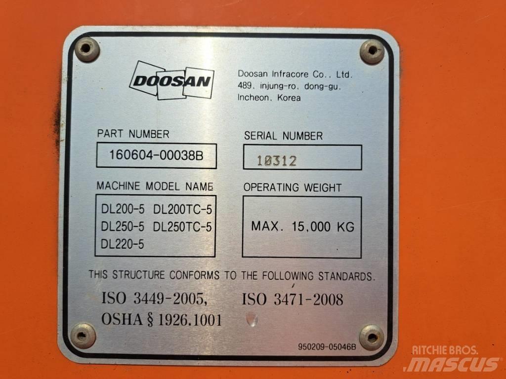 Doosan DL 220 Фронтальні навантажувачі