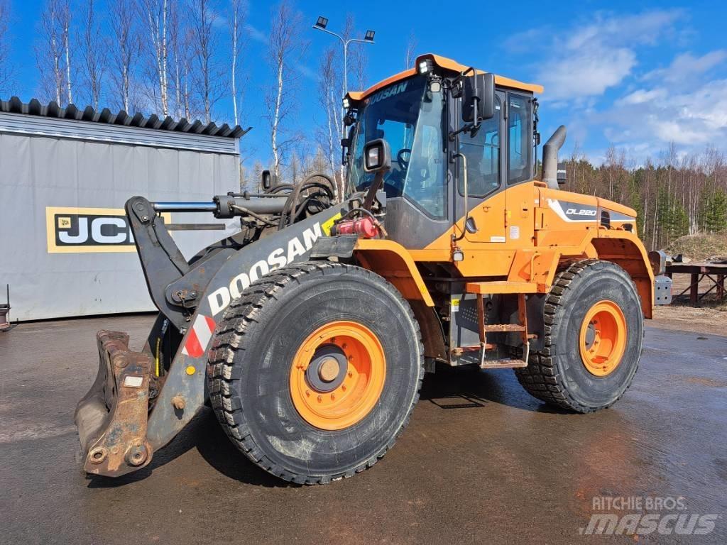 Doosan DL 220 Фронтальні навантажувачі
