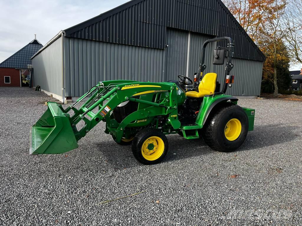John Deere 3045 R Трактори
