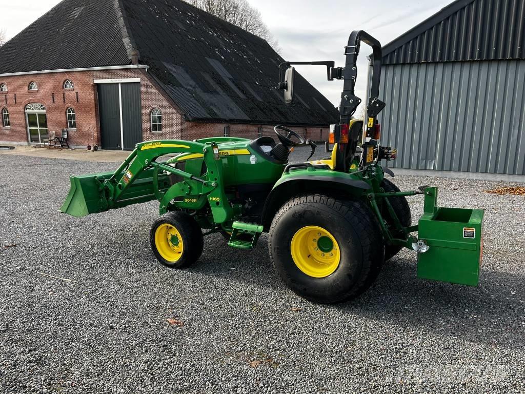 John Deere 3045 R Трактори