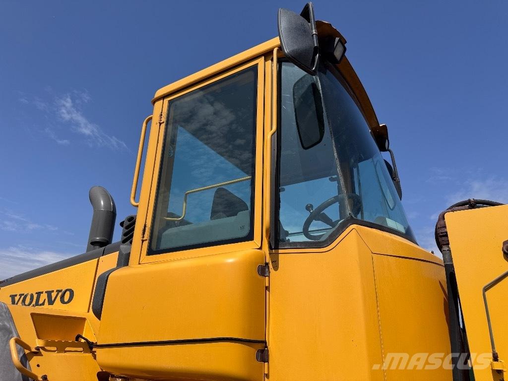 Volvo L 120 E Фронтальні навантажувачі