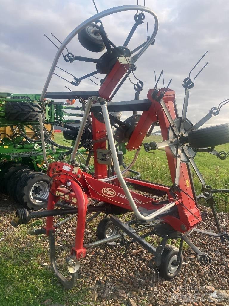 Vicon FANEX 764 Граблі і сінозворушувачі