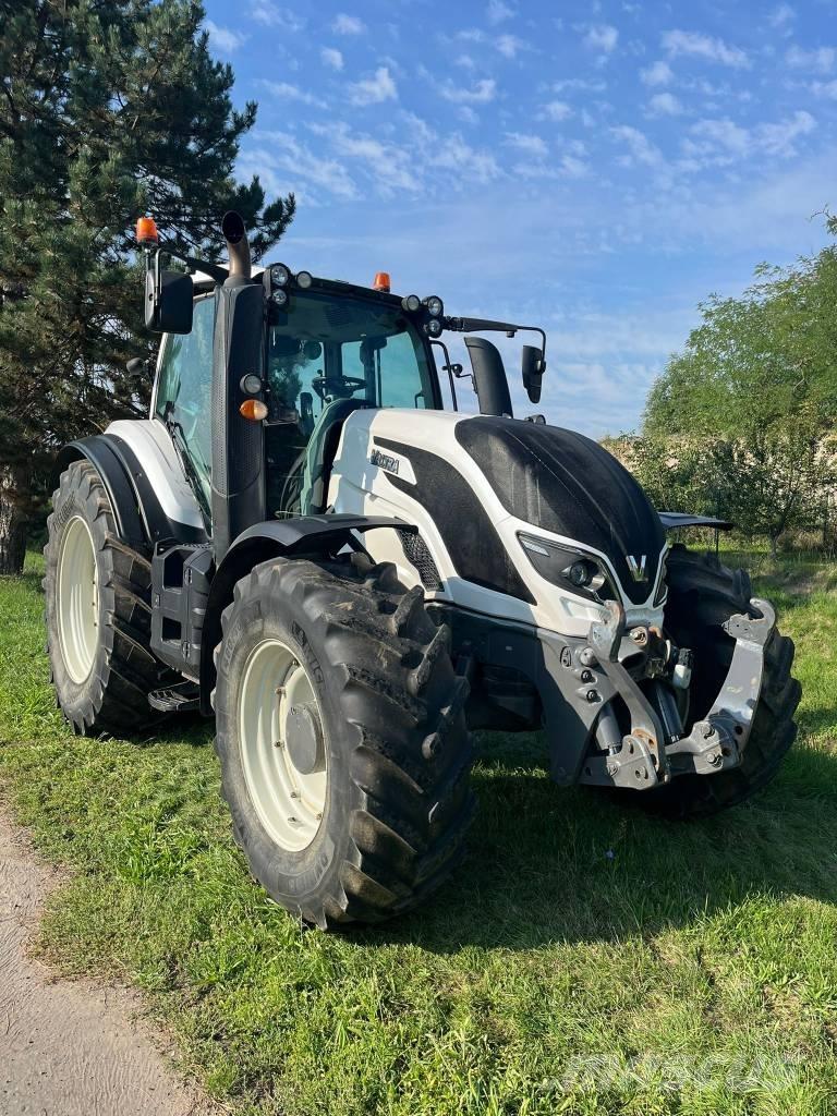 Valtra T234 Versu Трактори