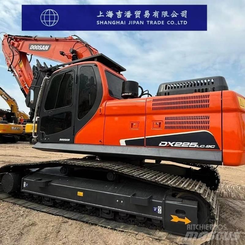 Doosan DX 225 Гусеничні екскаватори