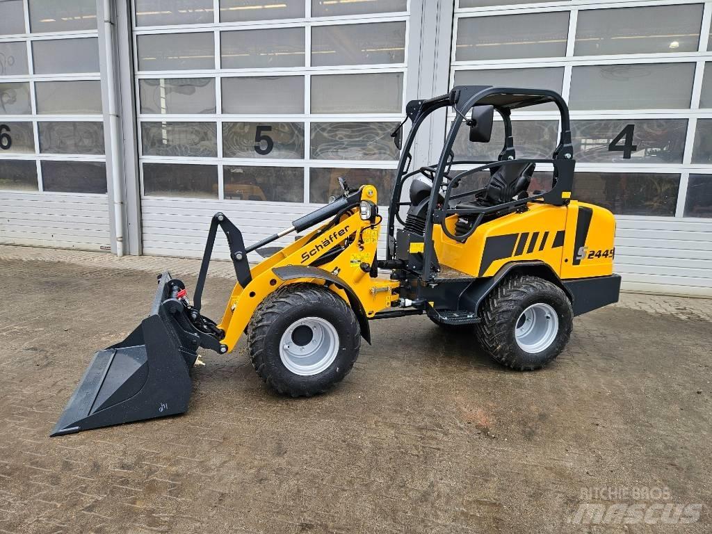Schäffer 2445S Малі навантажувачі