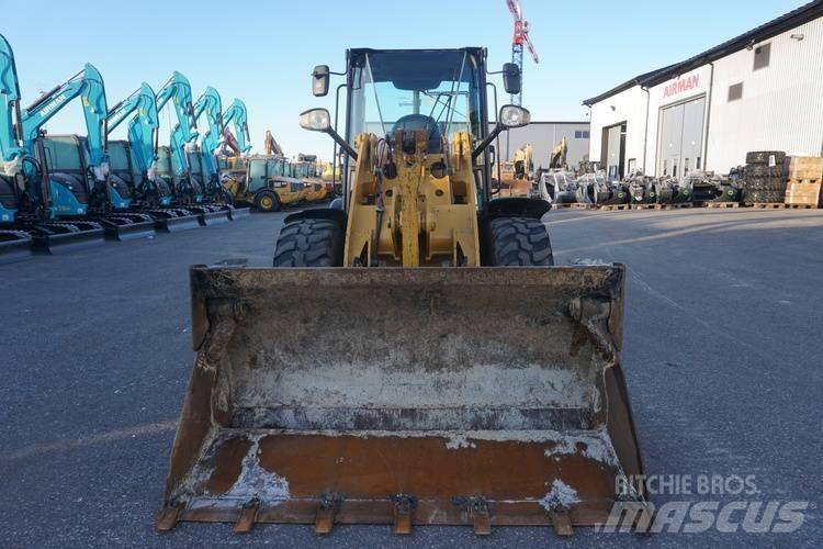 CAT 906 M Фронтальні навантажувачі
