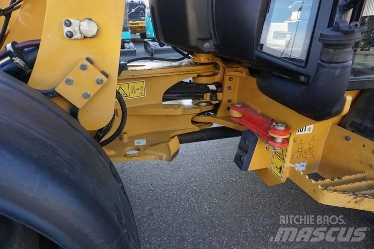 CAT 906 M Фронтальні навантажувачі