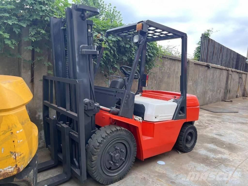 Heli 3 Ton Дизельні навантажувачі