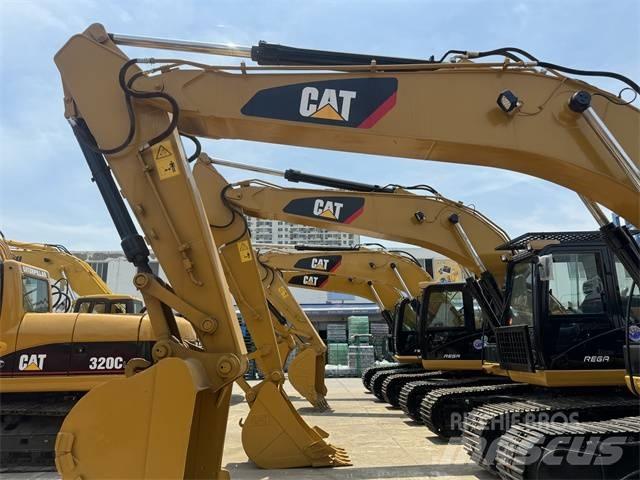 CAT 323 D L Гусеничні екскаватори