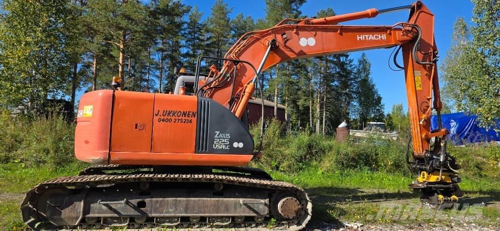 Hitachi ZX 225 USR Гусеничні екскаватори