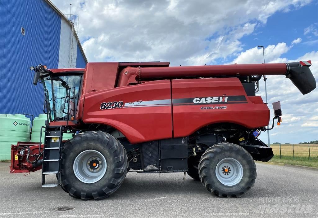 Case IH 8230 Зернозбиральні комбайни