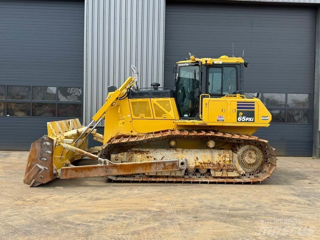 Komatsu D65PXi-18 Гусеничні бульдозери