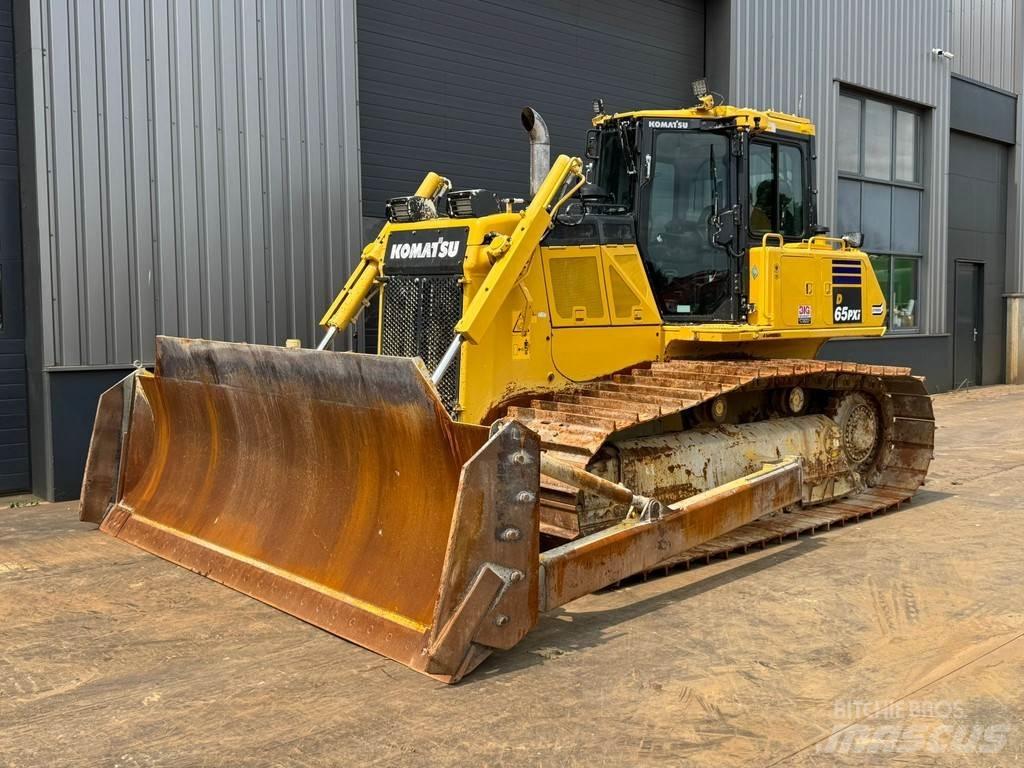 Komatsu D65PXi-18 Гусеничні бульдозери