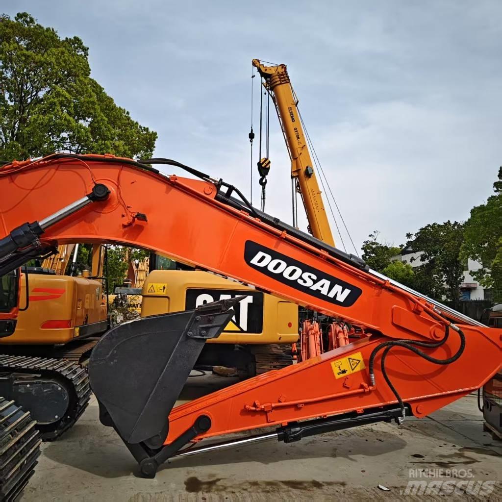 Doosan DX 225 Гусеничні екскаватори
