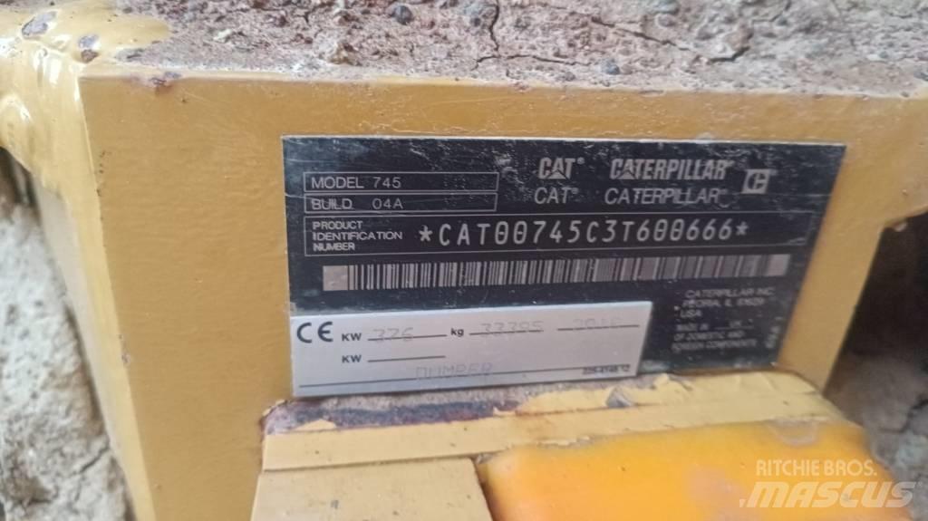 CAT 745 Зчленовані самоскиди
